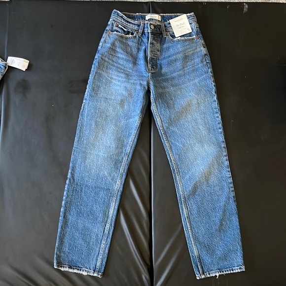 Abercrombie & Fitch Denim - A&F Curve Love High Rise Dad Jeans “33 Short”